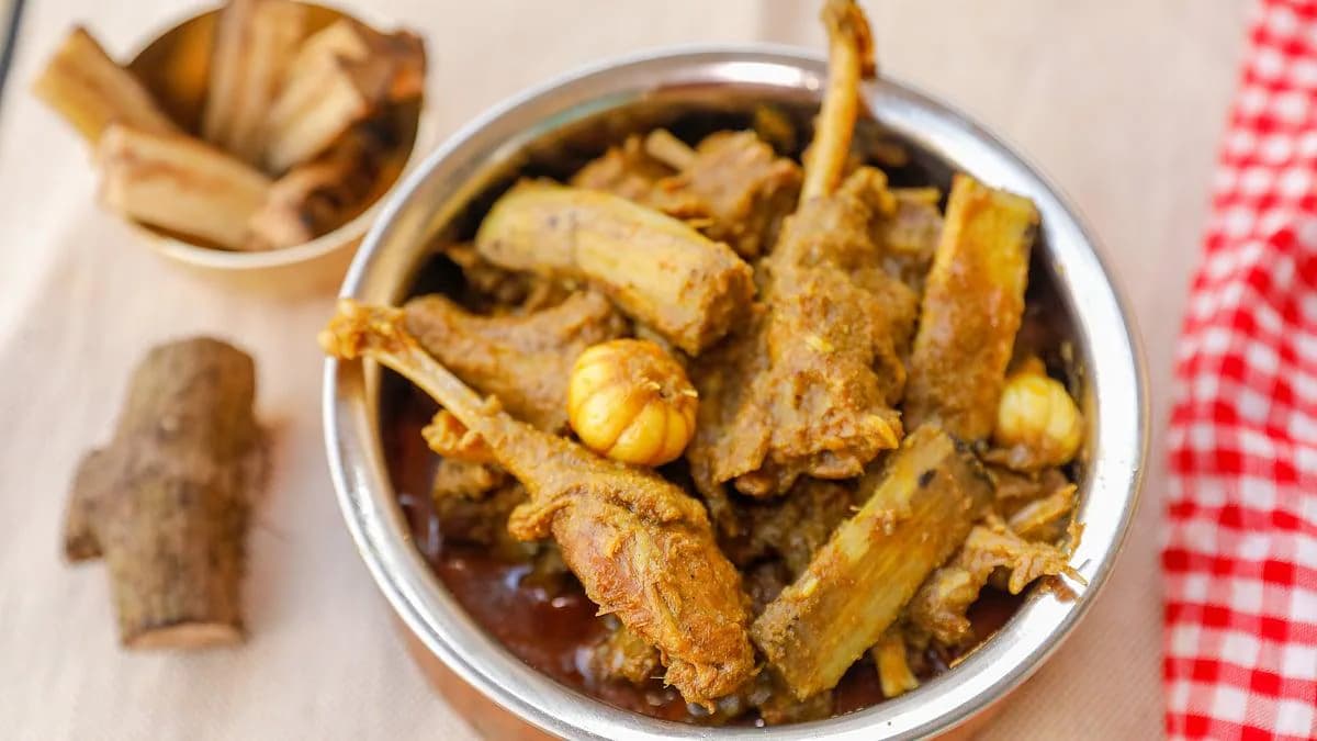 Duck curry with pieces of bamboo shoot