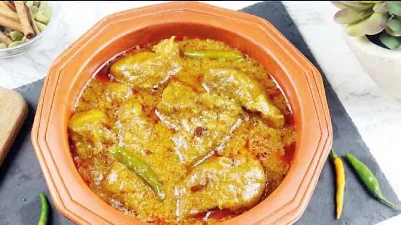 A golden rice-flour dish served in an earthen bowl